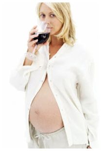 Vino e birra in gravidanza fanno sempre male