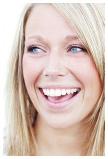 Carie dentaria: un bicchiere di vino potrebbe prevenirla Carie dentaria: un bicchiere di vino potrebbe prevenirla
