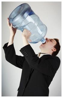 Iponatriemia: quando troppa acqua può fare male Bere troppa acqua