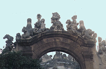 La villa maledetta - statua