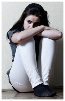 Sintomi della depressione: umore depresso e perdita di interesse Una ragazza depressa, un sintomo della depressione