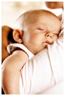 Sonno neonato: 15 ore di sonno consigliate Un neonato che dorme bene